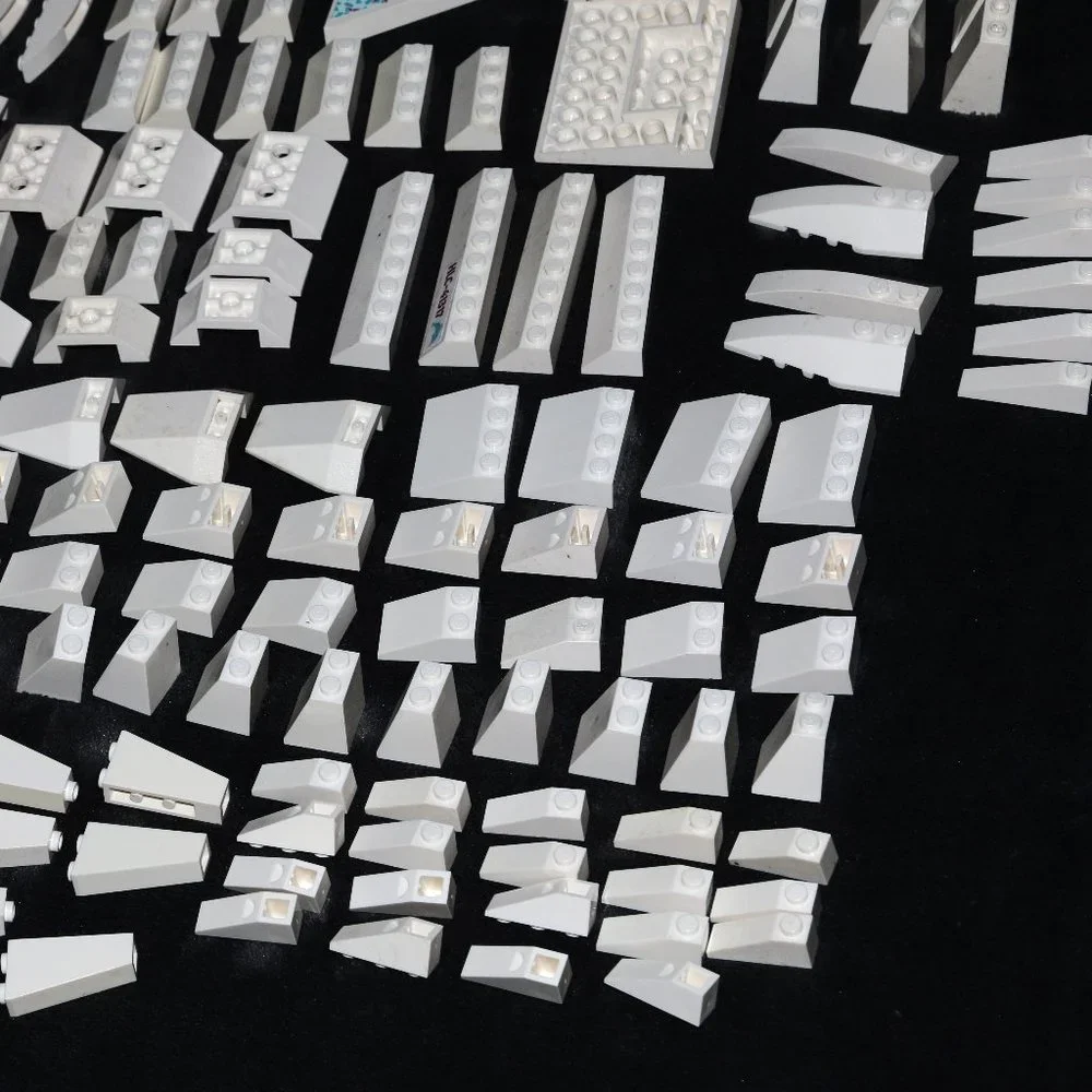 WHITE LEGO ROOF SLOPE BULK LOT - 244 PCS - Picture 8 of 11